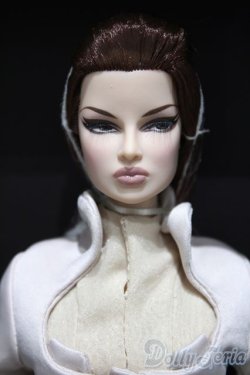 画像1: 【新宿マルイアネックス店 店頭販売商品】Fashion Royalty/Face Time Eugenia Frost Dressed Premium Doll 91167 2100130000021424-ZM