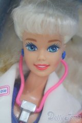 【新宿マルイアネックス店 店頭販売商品】マテルバービー/Dr. Barbie Doll Hear Baby's Heartbeat Stethoscope Blonde Baby 2100150000005549-ZM